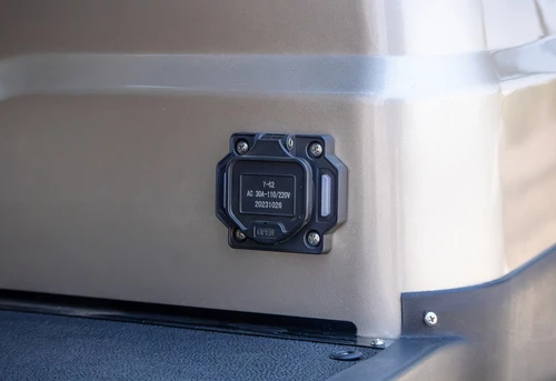 Icon I60L 13 view 13